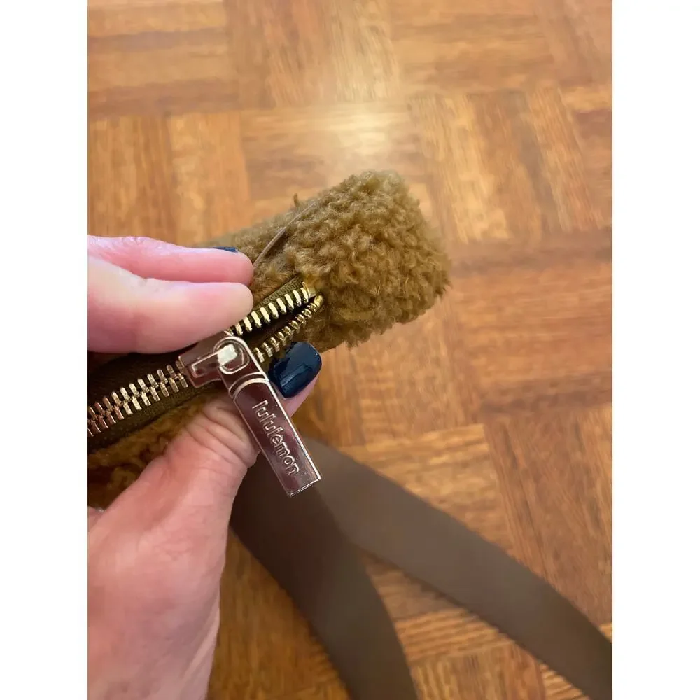 Lululemon Everywhere Sherpa Belt Bag in golden brown - Picture 5 of 7